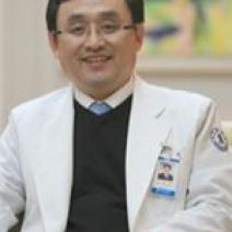Врач онколог и маммолог Дё Ёнг
